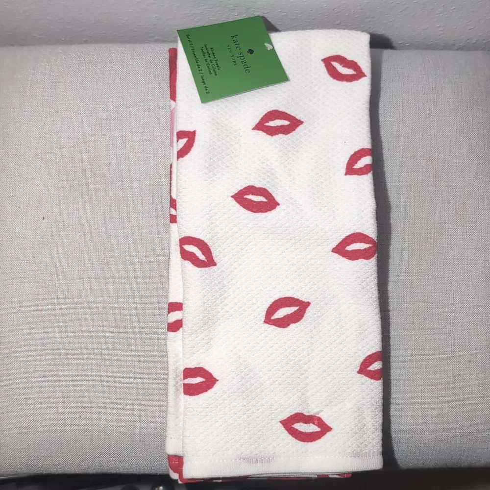 NWT Kate Spade Heart and Lip Print Red White 100% Cotton Kitchen Towel set of 2